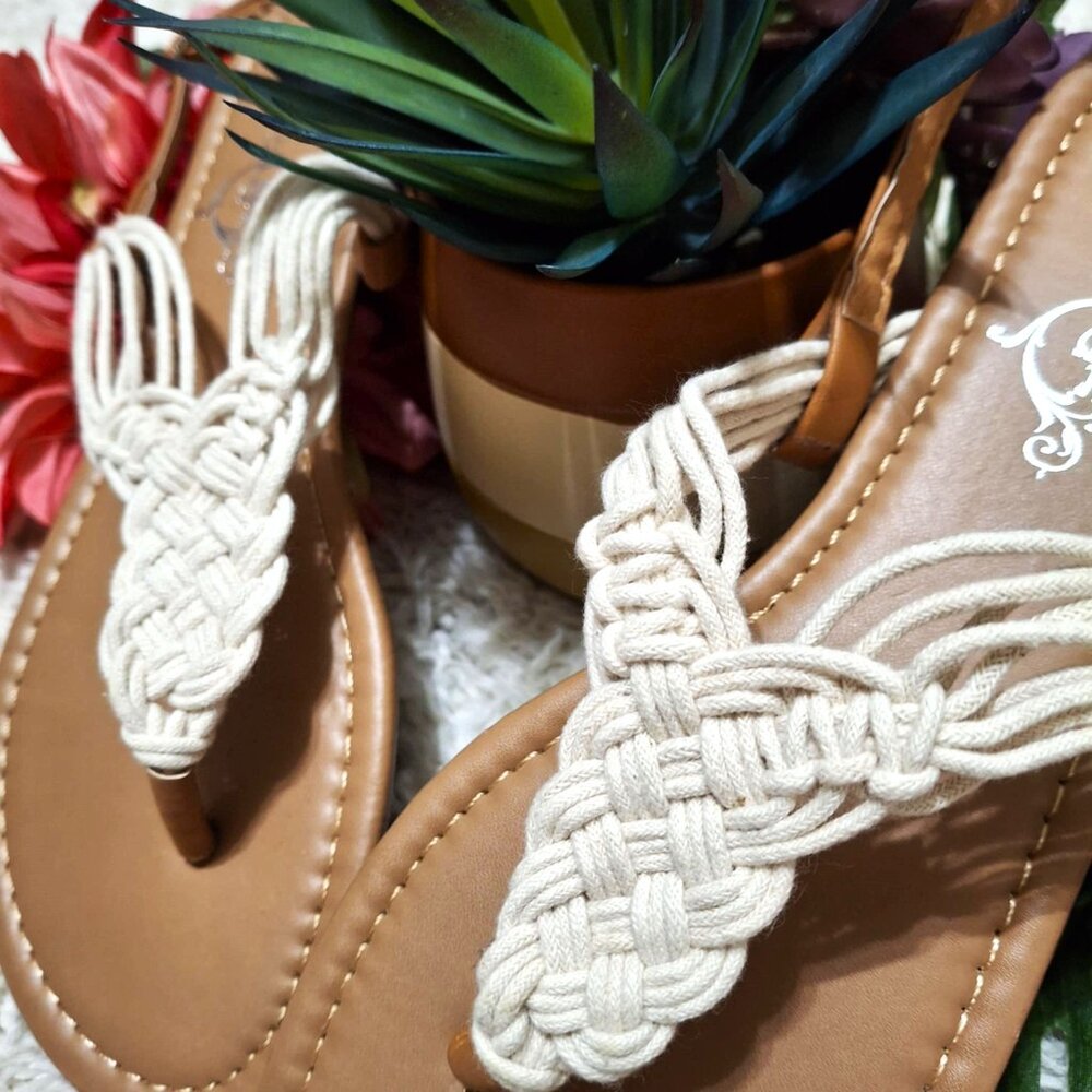 Sole Mates Brand, Flat Shoes Sandals Thongs. Tan Off-White Macramé. Size M 7/8 - Picture 4 of 12